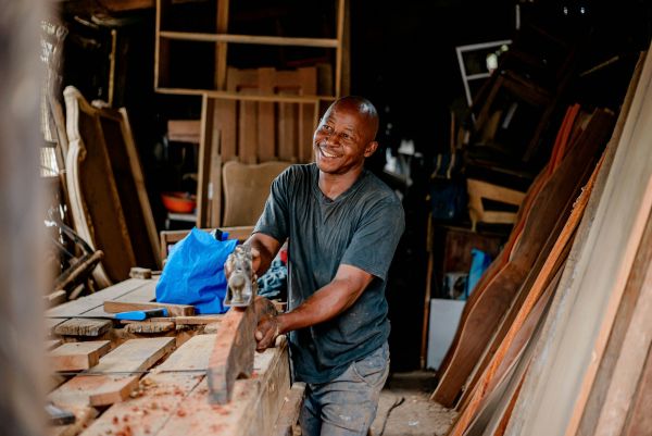 Découvrez les talents d'un charpentier à Annecy pour des projets bois originaux