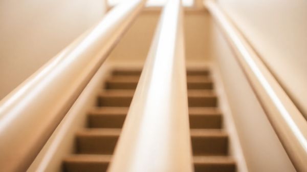 Guide pratique sur la hauteur idéale des mains courantes d'escalier